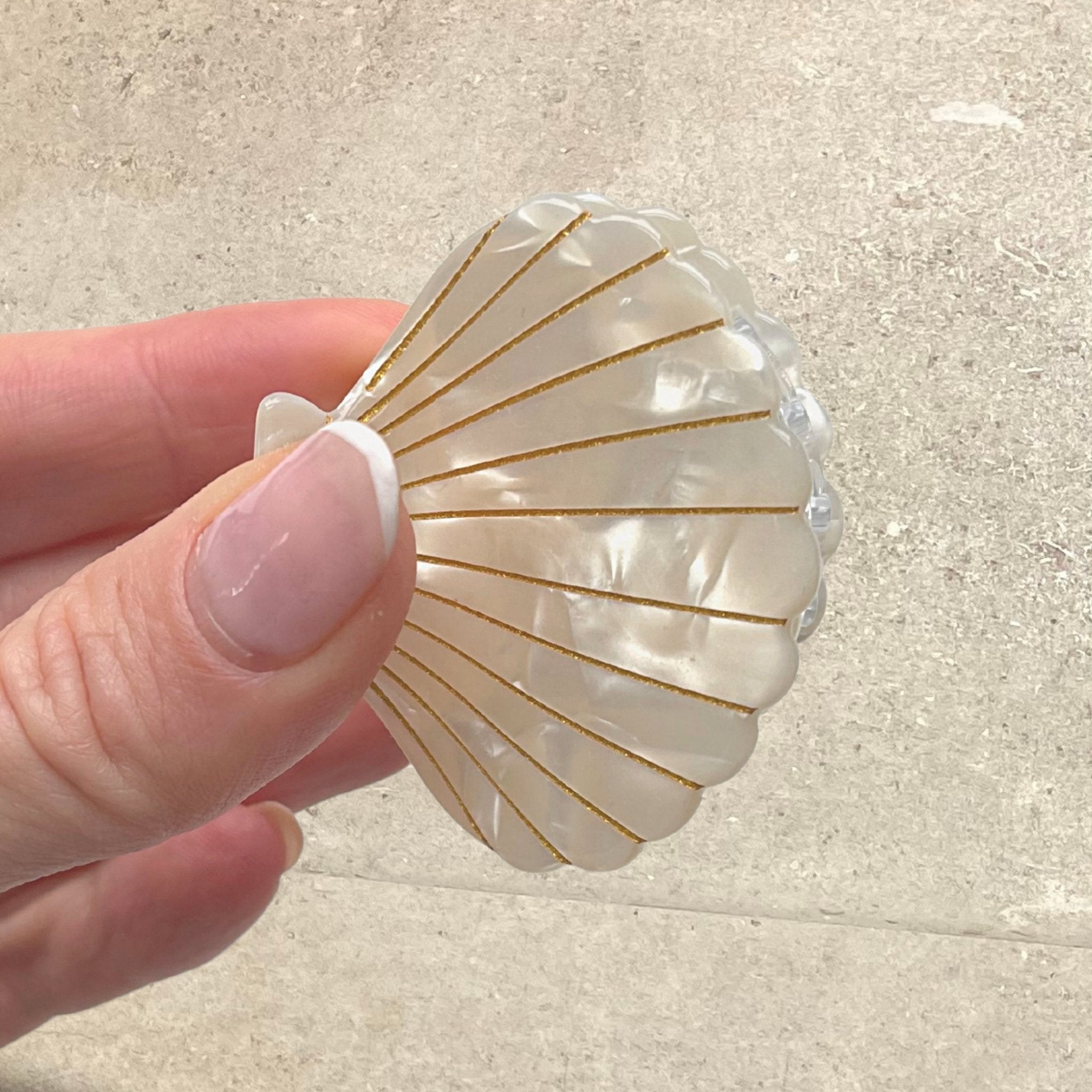 Clam Claw Multi-Use Hair Clip - Pearlescent Cream - Alice Bow